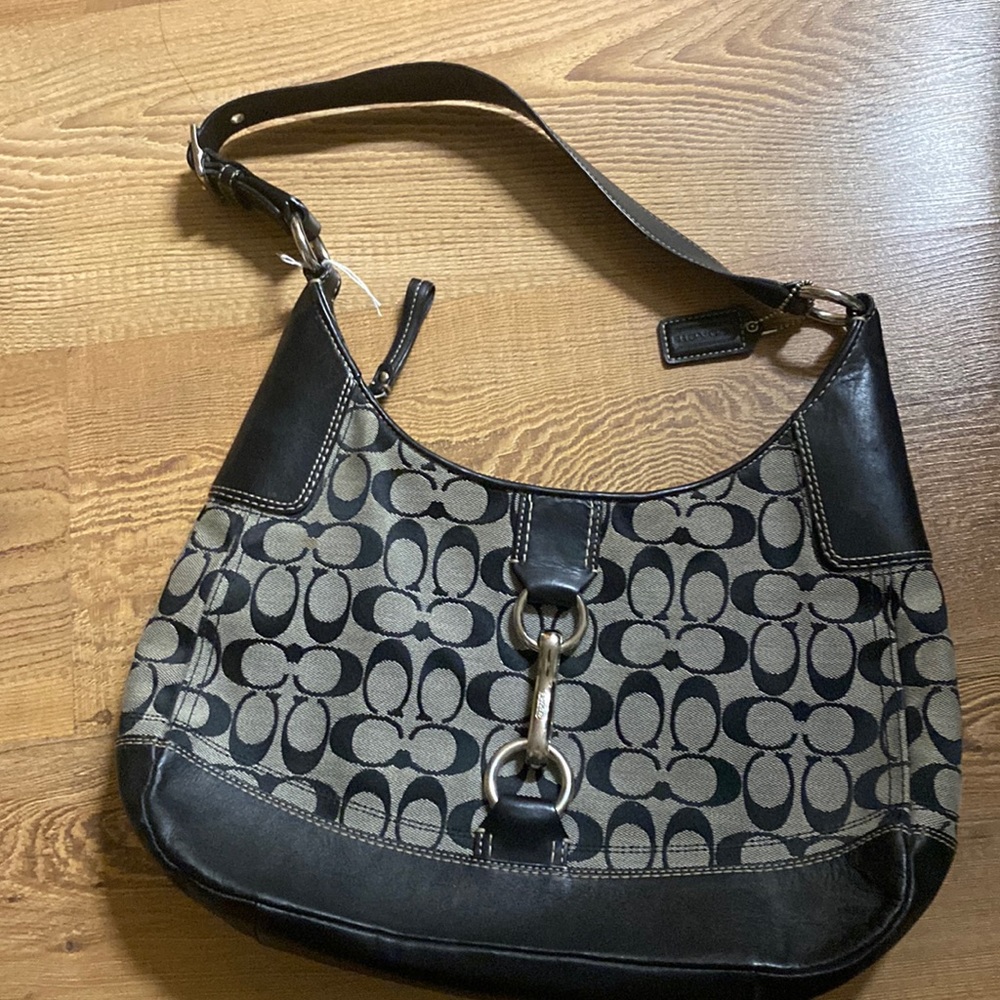 COACH SIGNATURE HAMPTONS BLACK AND GREY LARGE HOBO
